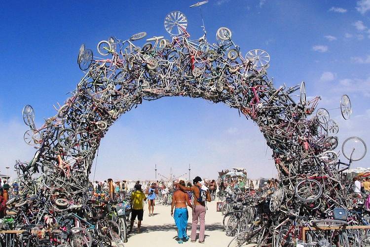 recycled-art-bike-arch