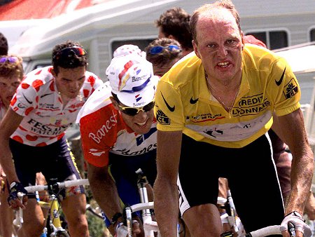 Riis, Induráin y Virenque en el Tour del 1996. Fuente: El tío del mazo (http://eltiodelmazo.com/2011/04/05/crec-que-era-el-juliol-que-es-va-fondre-l%E2%80%99indurain/)