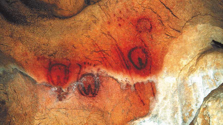 Camarín de las Vulvas, en la cueva de Tito Bustillo