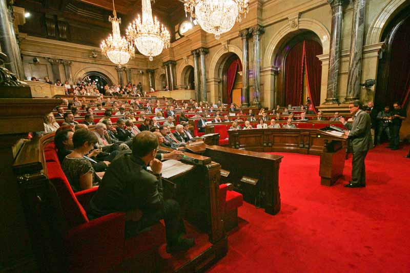 Debate en el Parlament de Catalunya (Wikimedia Commons)