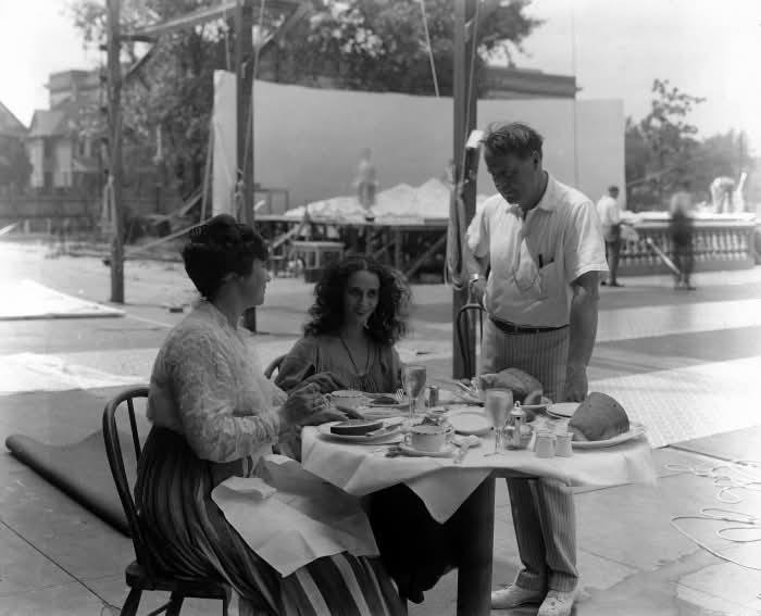 Lois Weber, Anna Pavolva y Philips Smalley en el rodaje de The Dumn Girl of Portici