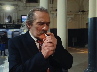 Javier fumando al final. The bewilderment of chile