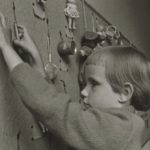 Blind KInd. Johan van der Keuken. Niña ciega, tacto objetos.