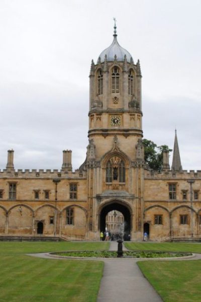 Oxbridge: conexiones de realidad